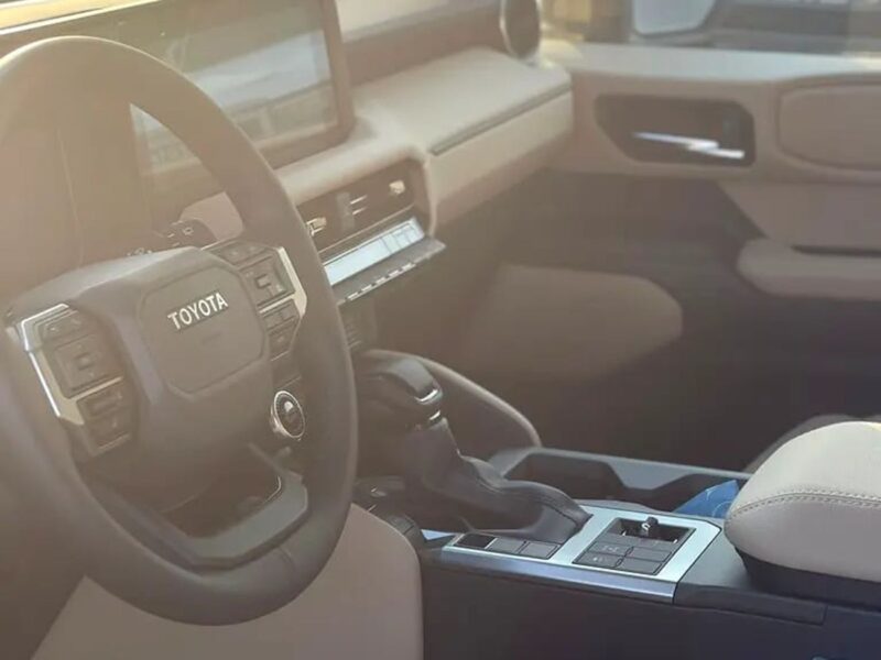 2026 Toyota Prado VXR 2.4 Litres Turbo 4 Cylinders Petrol Engine White Beige SUV GCC Specs Automatic