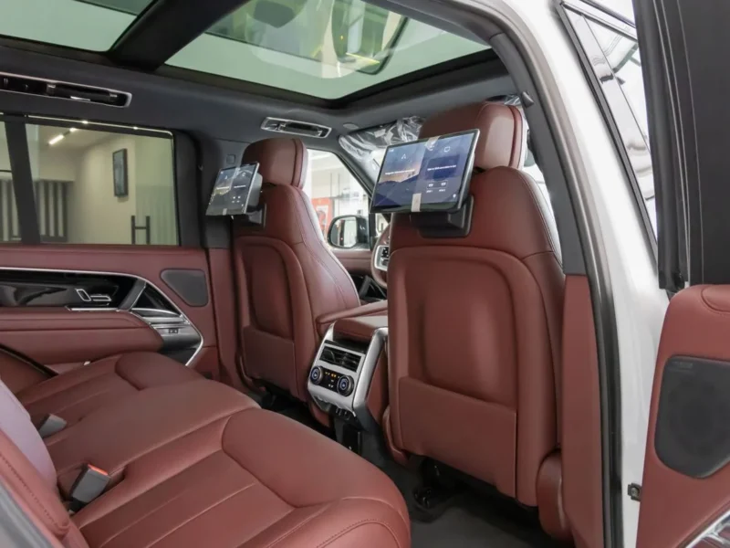 2026 Land Rover Range Rover HSE P400 3.0 Litres V6 Petrol Engine White Maroon SUV GCC Specs