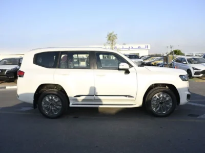 2026 Toyota Land Cruiser GXR 3.5L 6 Cylinders HEV Engine White Black SUV GCC Specs Full Option