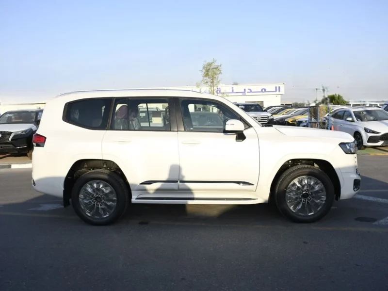 2026 Toyota Land Cruiser GXR 3.5L 6 Cylinders HEV Engine White Black SUV GCC Specs Full Option