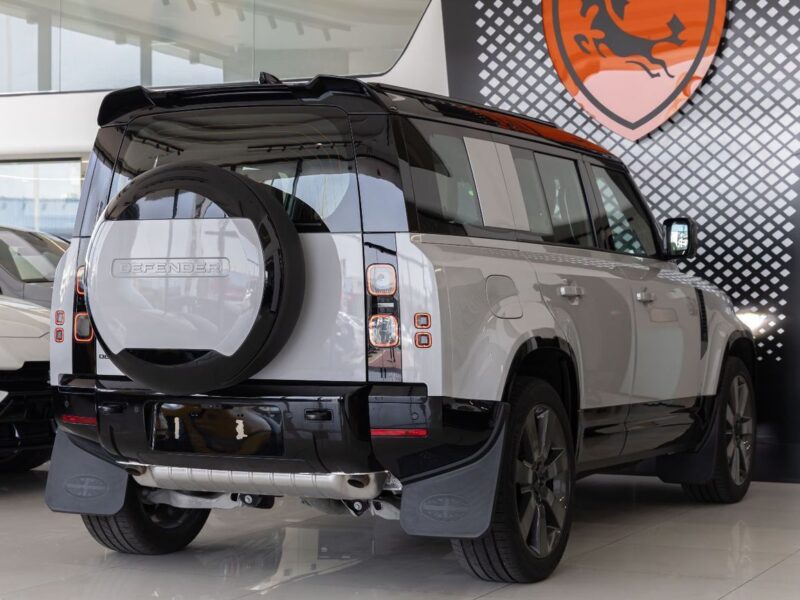 2026 Land Rover Defender 110 X-Dynamic HSE P400 4.0L 6 Cylinders Petrol Engine Light Grey Tan SUV GCC