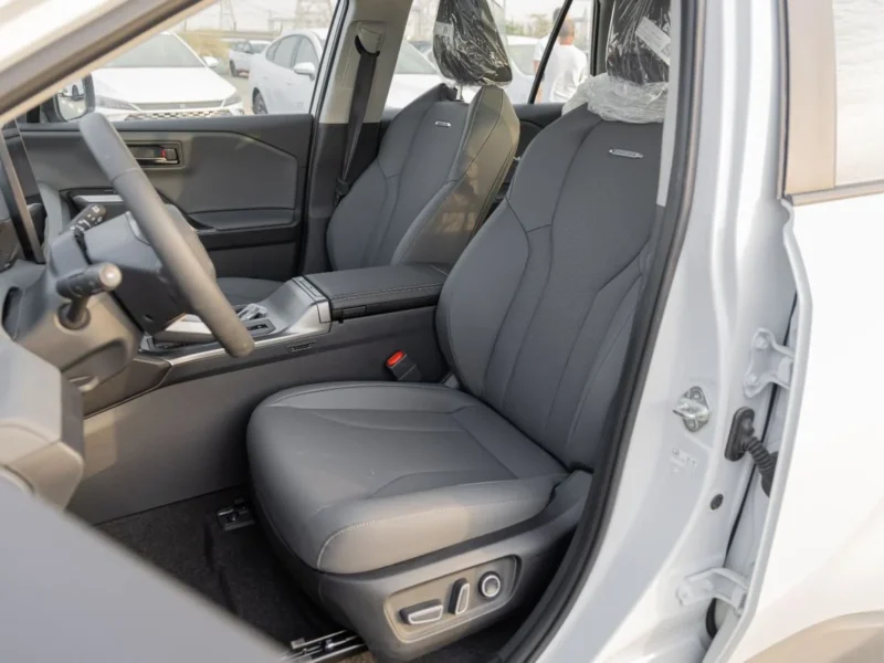 2026 Toyota RAV 4 Luxury 2.0 Litres 4-Cylinder Petrol Engine White Black SUV Chinese Specs Automatic