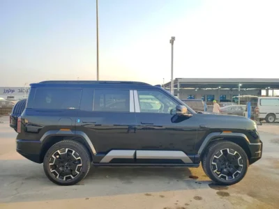 2025 BYD Leopard 8 Flagship 4 Cylinders Plug-In Hybrid Black SUV Chinese Specs Automatic