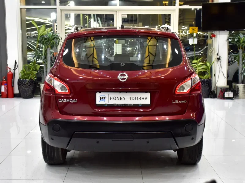 2013 Nissan Qashqai LE 4 Cylinders Petrol Engine Red Beige Crossover GCC Specs Automatic