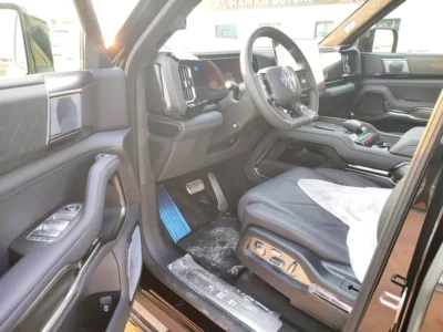 2025 BYD Leopard 8 Flagship 4 Cylinders Plug-In Hybrid Black SUV Chinese Specs Automatic