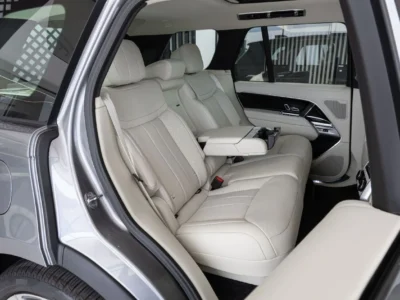 2026 Land Rover Range Rover Vogue HSE P530 Black Edition 4.0L 8 Cylinders Grey White SUV