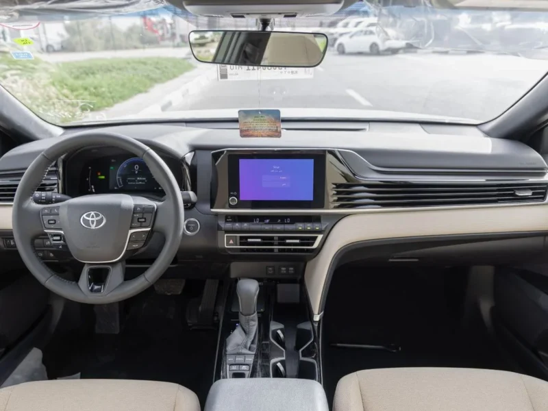 2026 Toyota Camry LE 2.5 Litres 4 Cylinders Hybrid Engine White Beige Sedan GCC Specs