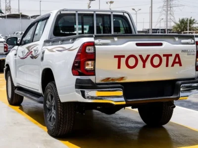 2026 Toyota Hilux SR5 Double Cab 2.7 Litres 4 Cylinders Petrol Engine White Black Pickup Truck GCC