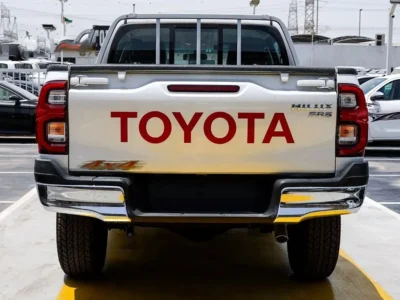 2026 Toyota Hilux SR5 Double Cab 2.7 Litres 4 Cylinders Petrol Engine White Black Pickup Truck GCC