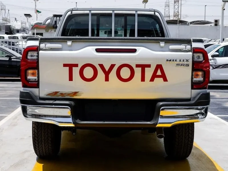 2026 Toyota Hilux SR5 Double Cab 2.7 Litres 4 Cylinders Petrol Engine White Black Pickup Truck GCC