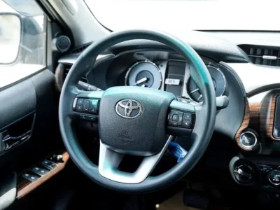2026 Toyota Hilux SR5 Double Cab 2.7 Litres 4 Cylinders Petrol Engine White Black Pickup Truck GCC