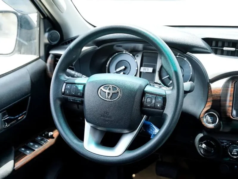 2026 Toyota Hilux SR5 Double Cab 2.7 Litres 4 Cylinders Petrol Engine White Black Pickup Truck GCC
