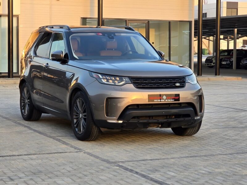 2018 Land Rover Discovery 3.0 Litres V6 Supercharged Petrol Engine Grey Tan SUV Automatic