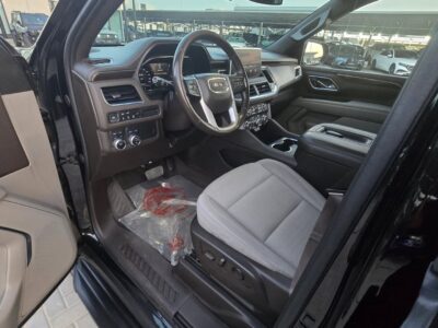 2021 GMC Yukon SLE 5.3-liter V8 Petrol EcoTec3 Engine Black Grey SUV GCC Specs Automatic