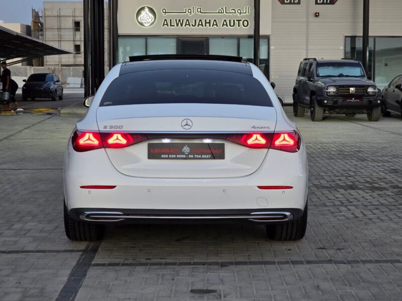 2024 Mercedes-Benz E300 4MATIC 2.0-liter Turbocharged 4-cylinder Hybrid Engine White Tan Sedan