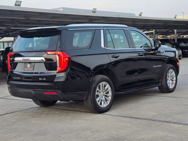 2021 GMC Yukon SLE 5.3-liter V8 Petrol EcoTec3 Engine Black Grey SUV GCC Specs Automatic