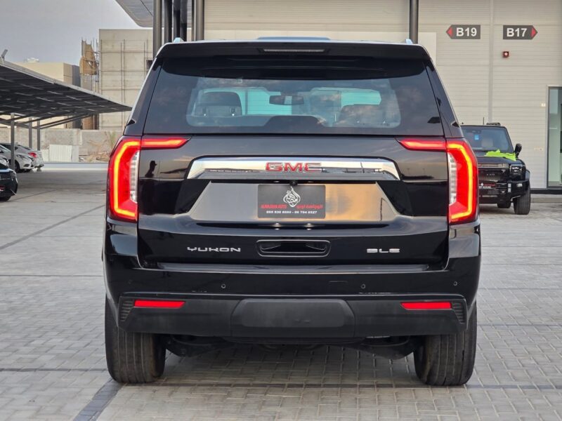 2021 GMC Yukon SLE 5.3-liter V8 Petrol EcoTec3 Engine Black Grey SUV GCC Specs Automatic