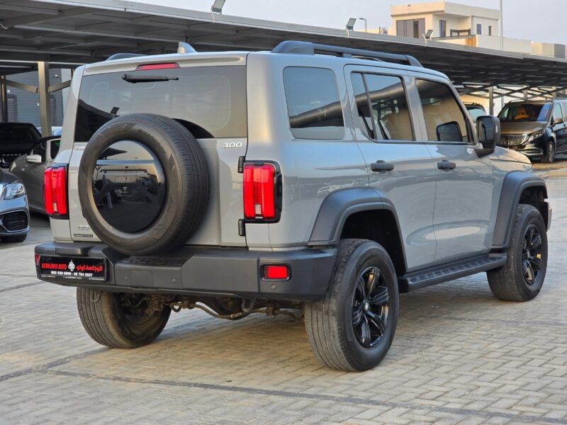 2024 GWM Tank 300 2.0-Liter 4-Cylinder Turbocharged Petrol Engine Grey Black SUV GCC Specs