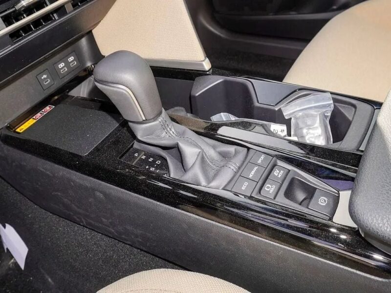 2026 Toyota Camry LE HYBRID 2.5-liter 4-Cylinder Engine Black Beige Sedan GCC Specs Automatic