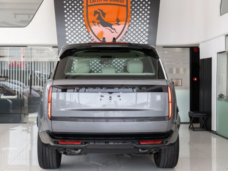 2026 Land Rover Range Rover Vogue HSE P530 Black Edition 4.0L 8 Cylinders Grey White SUV