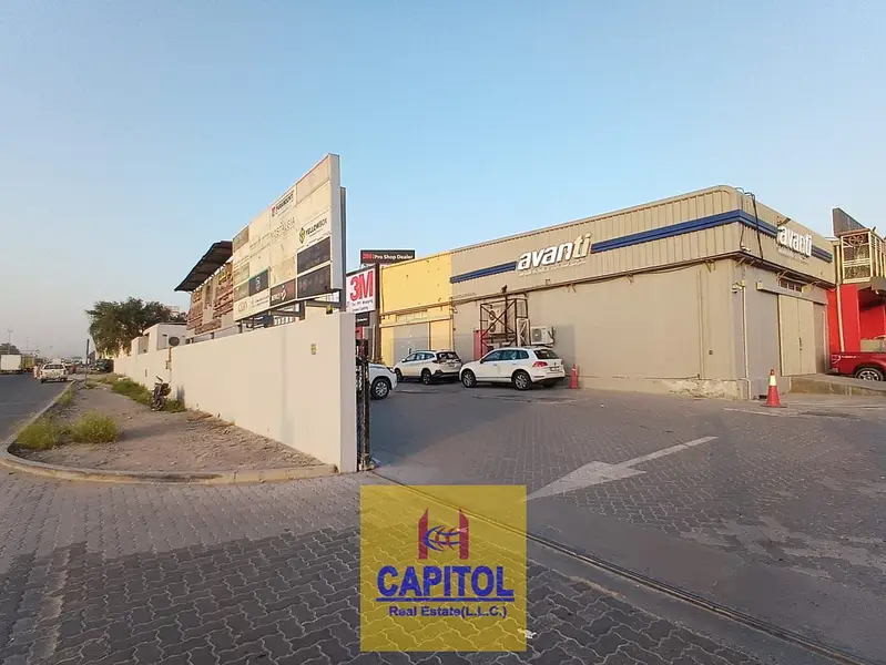 370 sqft Al Quoz 4 Secure Flexible Storage Solutions for Your Business