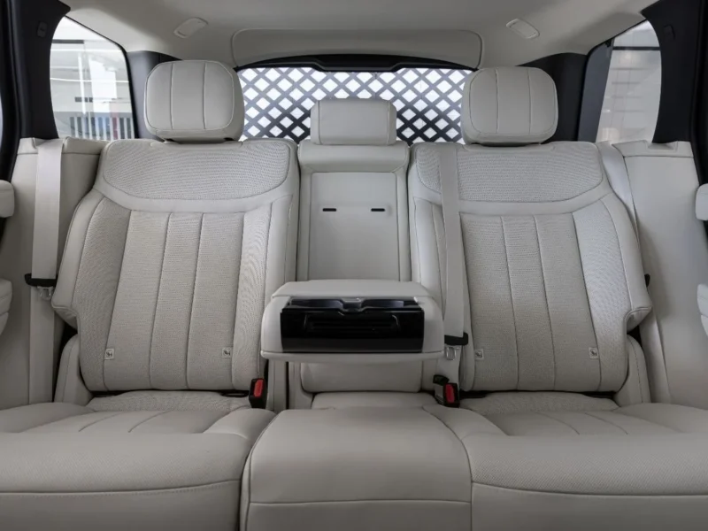2026 Land Rover Range Rover Vogue HSE P530 Black Edition 4.0L 8 Cylinders Grey White SUV