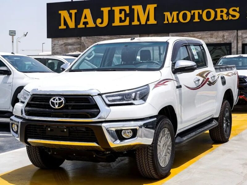 2026 Toyota Hilux SR5 Double Cab 2.7 Litres 4 Cylinders Petrol Engine White Black Pickup Truck GCC