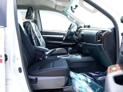 2026 Toyota Hilux SR5 Double Cab 2.7 Litres 4 Cylinders Petrol Engine White Black Pickup Truck GCC