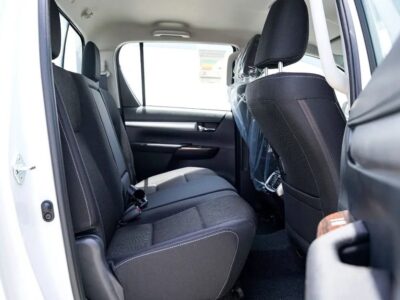 2026 Toyota Hilux SR5 Double Cab 2.7 Litres 4 Cylinders Petrol Engine White Black Pickup Truck GCC