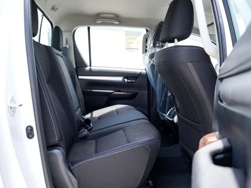 2026 Toyota Hilux SR5 Double Cab 2.7 Litres 4 Cylinders Petrol Engine White Black Pickup Truck GCC