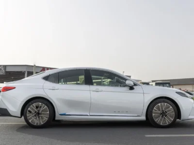 2026 Toyota Camry LE 2.5 Litres 4 Cylinders Hybrid Engine White Beige Sedan GCC Specs
