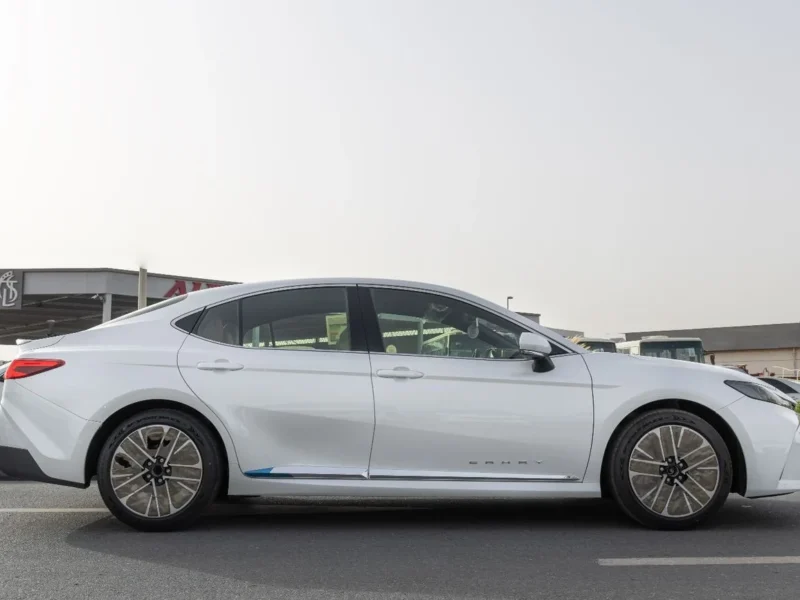 2026 Toyota Camry LE 2.5 Litres 4 Cylinders Hybrid Engine White Beige Sedan GCC Specs