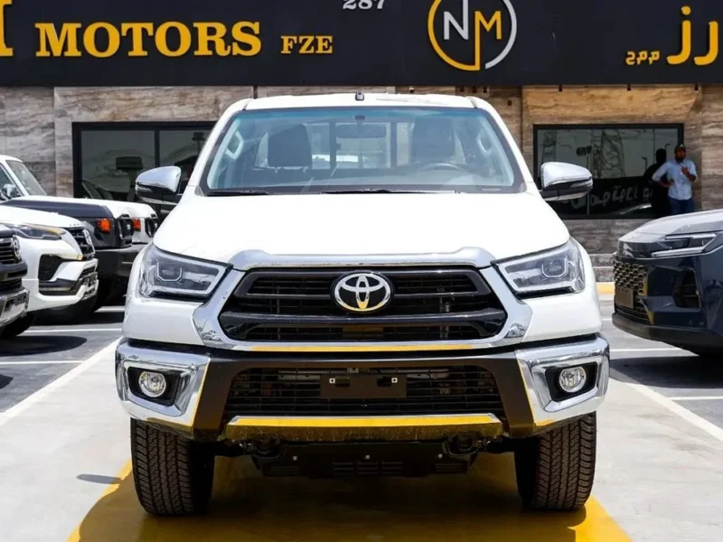 2026 Toyota Hilux SR5 Double Cab 2.7 Litres 4 Cylinders Petrol Engine White Black Pickup Truck GCC