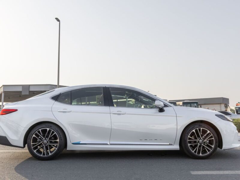 2026 Toyota Camry LUMIERE 2.5 Litres 4 Cylinders Hybrid Engine White Tan Sedan GCC Specs
