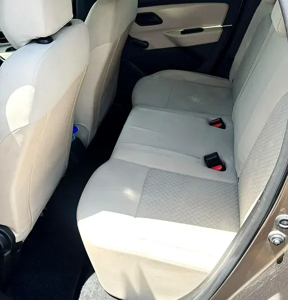 2019 Renault Duster SE 4 Cylinders Petrol Engine Grey Beige SUV GCC Specs Automatic