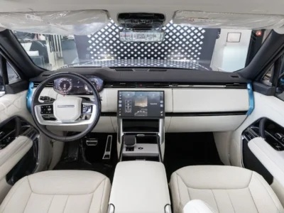 2026 Land Rover Range Rover Vogue HSE P530 Black Edition 4.0L 8 Cylinders Grey White SUV