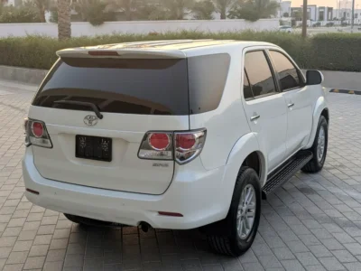2012 Toyota Fortuner EXR 2.7 Litres 4-Cylinder Petrol Engine White Beige SUV GCC Specs