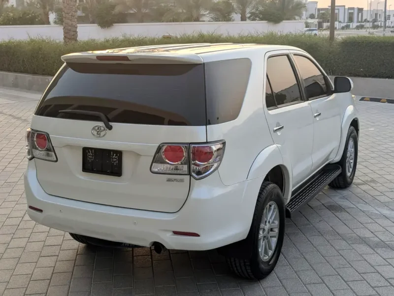 2012 Toyota Fortuner EXR 2.7 Litres 4-Cylinder Petrol Engine White Beige SUV GCC Specs