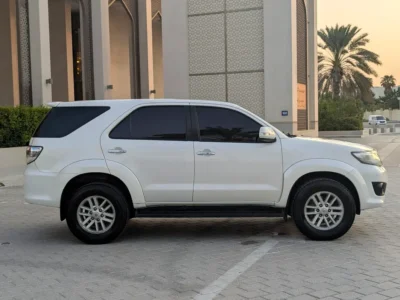 2012 Toyota Fortuner EXR 2.7 Litres 4-Cylinder Petrol Engine White Beige SUV GCC Specs