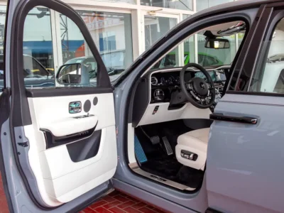 2025 Rolls-Royce Cullinan Black Badge V12 Twin-Turbo 6.75L Grey White SUV Pristine Condition