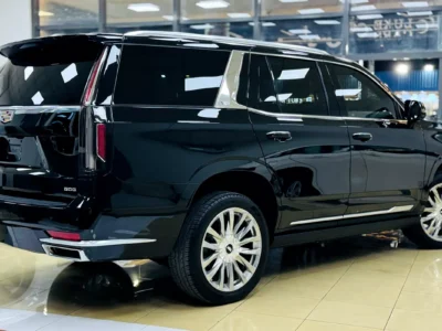 2022 Cadillac Escalade Platinum Luxury 6.2 Litres V8 Petrol Engine Black SUV Automatic