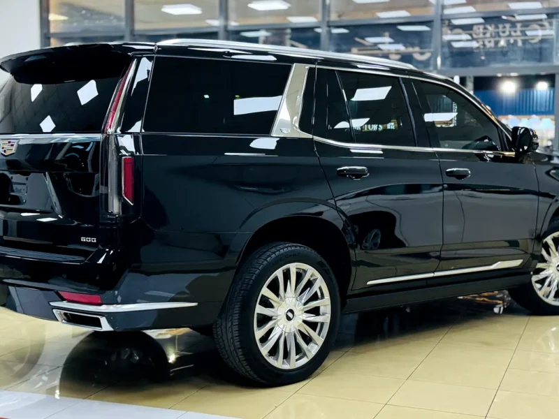 2022 Cadillac Escalade Platinum Luxury 6.2 Litres V8 Petrol Engine Black SUV Automatic