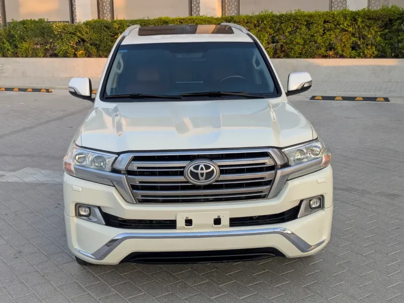 2018 Toyota Land Cruiser GXR 8 Cylinders Diesel Engine White Brown SUV Full Option GCC