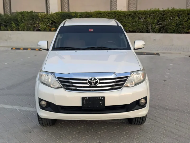 2012 Toyota Fortuner EXR 2.7 Litres 4-Cylinder Petrol Engine White Beige SUV GCC Specs