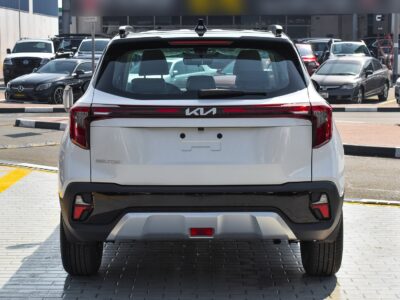 2024 Kia Seltos 2.0 Litres 4-Cylinder Petrol Engine White Beige SUV GCC Specs Automatic