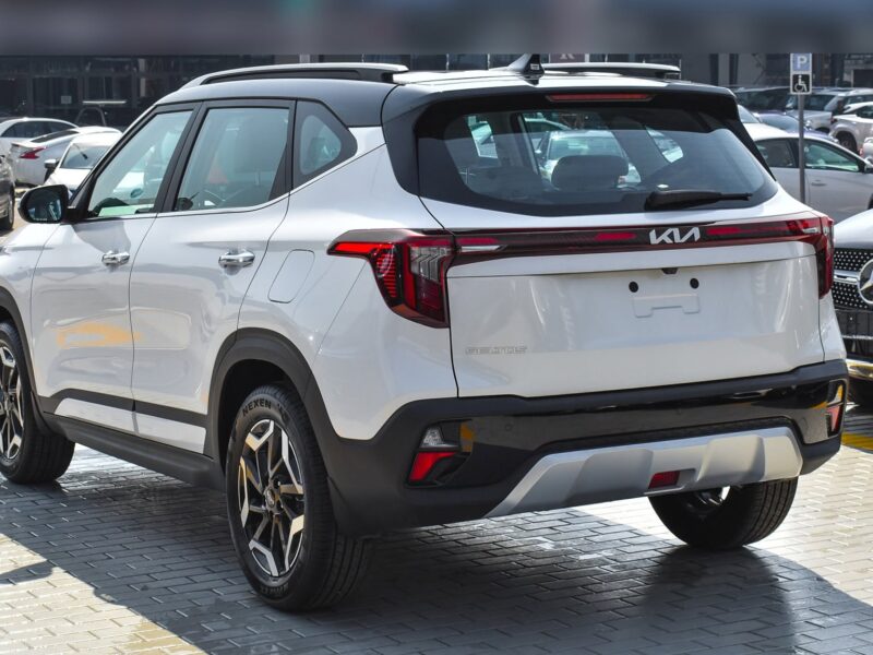 2024 Kia Seltos 2.0 Litres 4-Cylinder Petrol Engine White Beige SUV GCC Specs Automatic