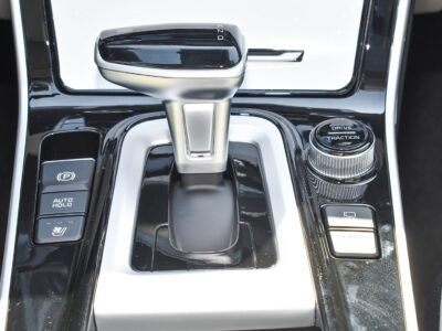 2024 Kia Seltos 2.0 Litres 4-Cylinder Petrol Engine White Beige SUV GCC Specs Automatic