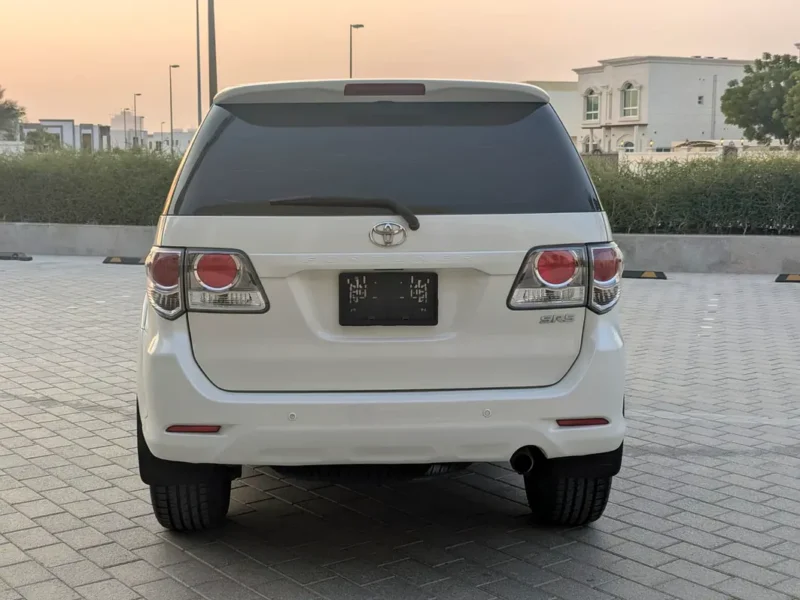 2012 Toyota Fortuner EXR 2.7 Litres 4-Cylinder Petrol Engine White Beige SUV GCC Specs
