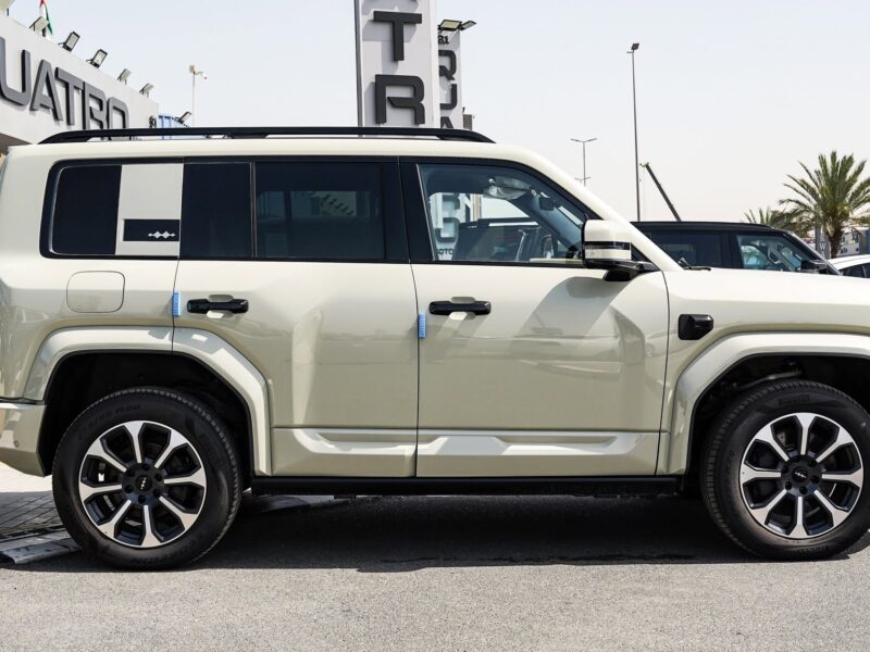 2025 BYD Leopard 5 1.5 Litres Turbo 4 Cylinders Hybrid Engine Beige SUV Automatic