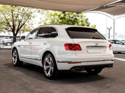 2018 Bentley Bentayga 6.0L W12 Twin-Turbocharged Engine White Beige SUV Pristine Condition